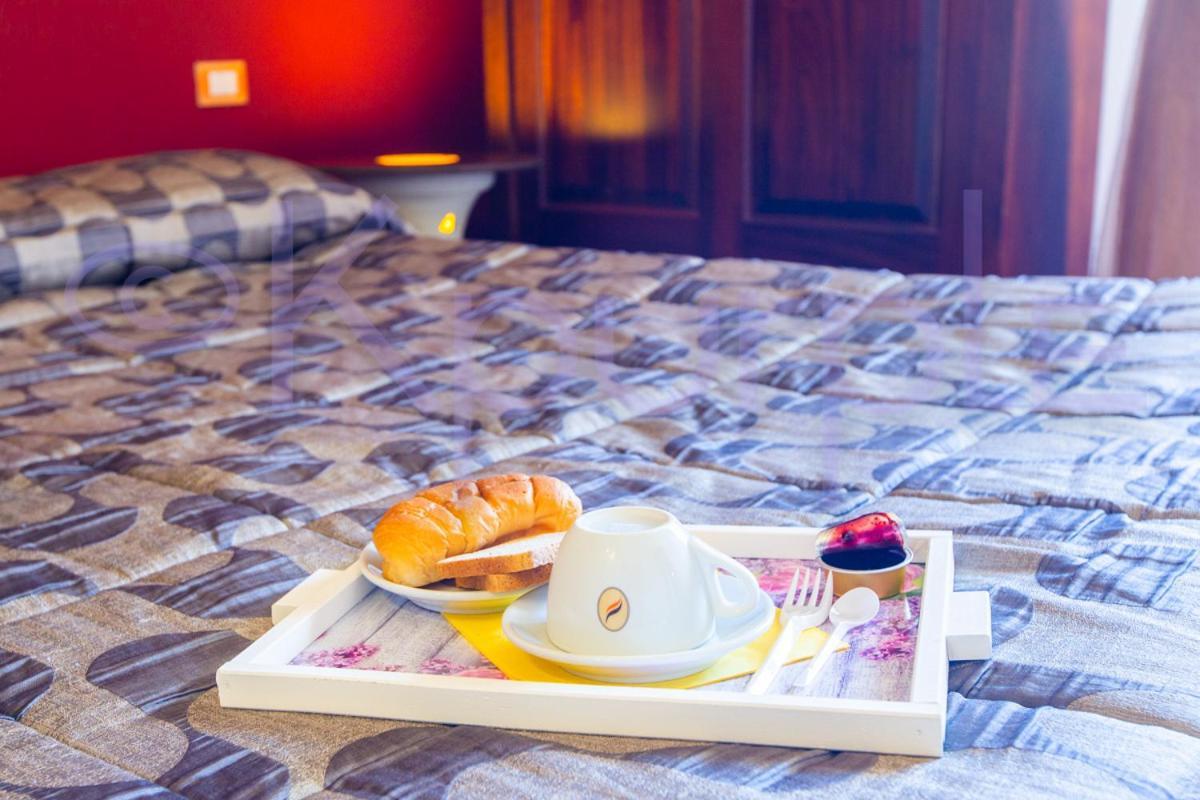 Le Api Hotel Cagliari Bagian luar foto