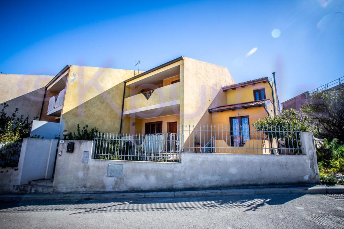 Le Api Hotel Cagliari Bagian luar foto